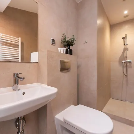 Flatbook - 4 Sypialni, Jacuzzi I Sauna