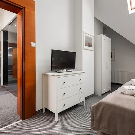 아파트 Flatbook - 4 Sypialni, Jacuzzi I Sauna 미코세보